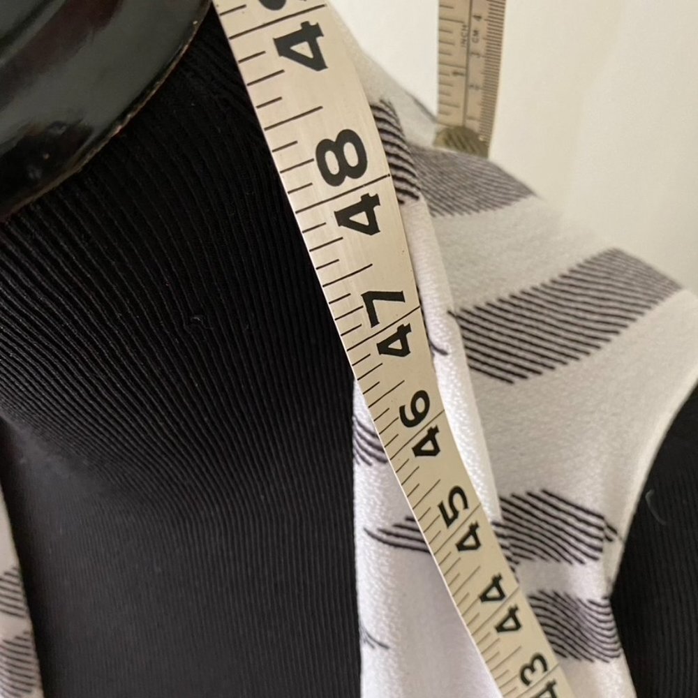 Cool Graphic Black and white shawl vest by Janice OS - Picture 5 of 7